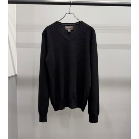 V-necked 2PLY Cashmere Knit Sweater