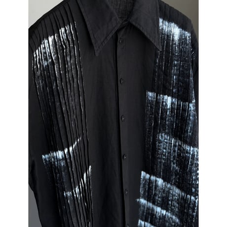 2000's 12tuck & Painted Black linen fabric shirt