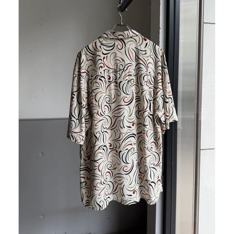 2000's Silk fabric arabesque patterned short sleeve shirt