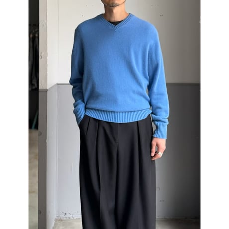 "Neiman Marcus" Cashmere knit V-necked sweater
