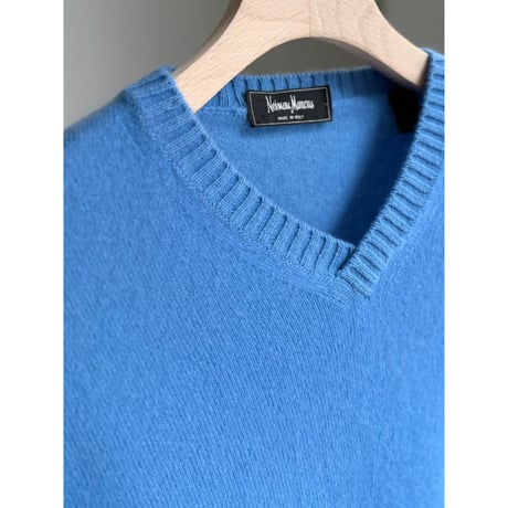"Neiman Marcus" Cashmere knit V-necked sweater