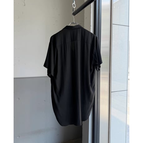 1980's Rayon fabric asymmetrical hem open collar short sleeve shirt