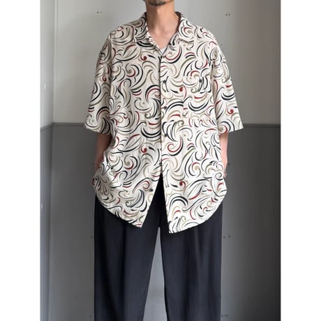 2000's Silk fabric arabesque patterned short sleeve shirt