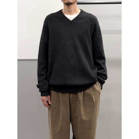 V-necked Cashmere Knit Sweater