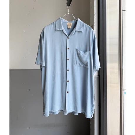 2000's Silk fabric open collar short sleeve shirt
