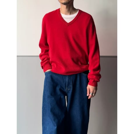 2PLY Cashmere V-Necked Knit Sweater