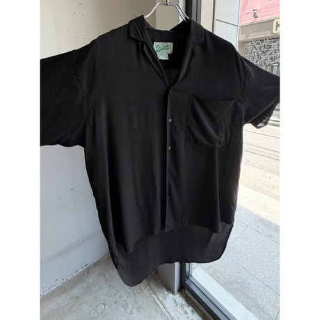 1980's Rayon fabric asymmetrical hem open collar short sleeve shirt