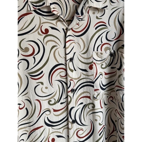 2000's Silk fabric arabesque patterned short sleeve shirt