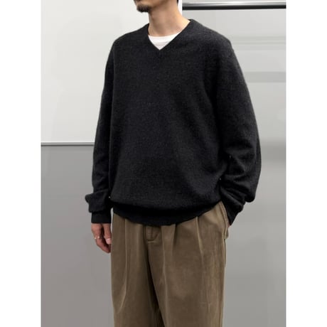 V-necked Cashmere Knit Sweater