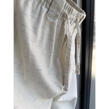1990's White × Blue Ikat patterned relaxing slacks pants