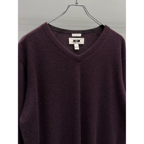 V-necked Cashmere Knit Sweater
