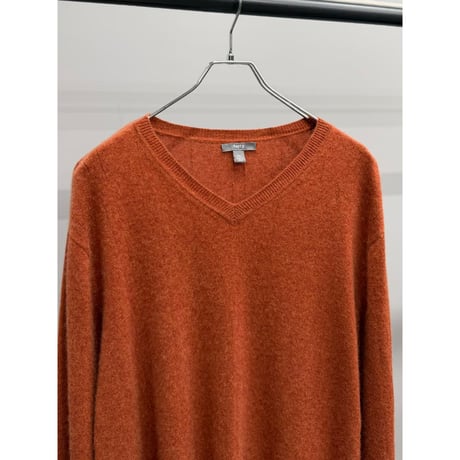 V-necked Cashmere Knit Sweater
