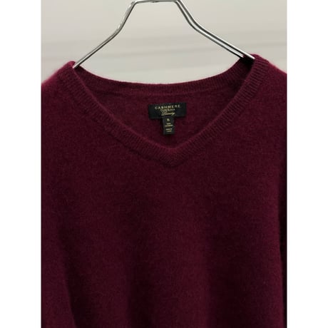 V-necked Cashmere Knit Sweater