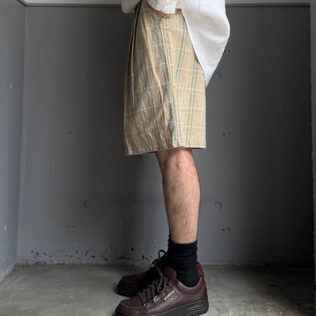 1990's Linen / Cotton plaid fabric 3tuck shorts