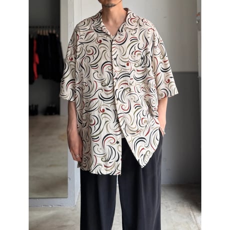 2000's Silk fabric arabesque patterned short sleeve shirt