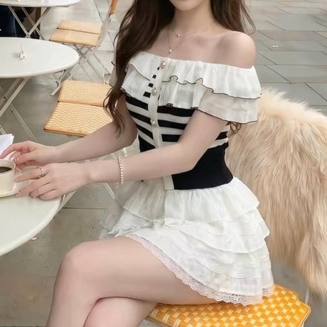 Monochrome Frill Setup