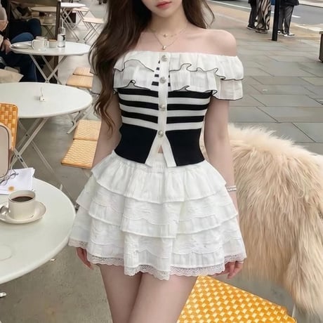 Monochrome Frill Setup