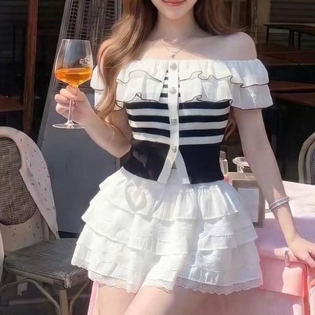 Monochrome Frill Setup