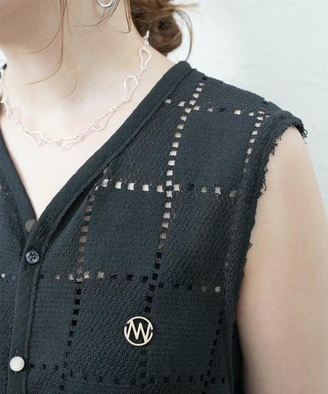 SLEEVELESS LACE TOP