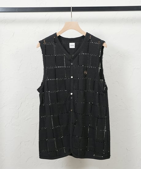 SLEEVELESS LACE TOP