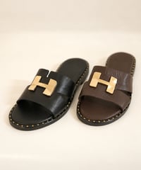 【BARI SHOES】　ご予約 Hレザースタッズレザー サンダル