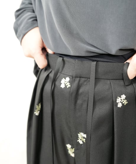 Tiny floral pants【ラスト2点】