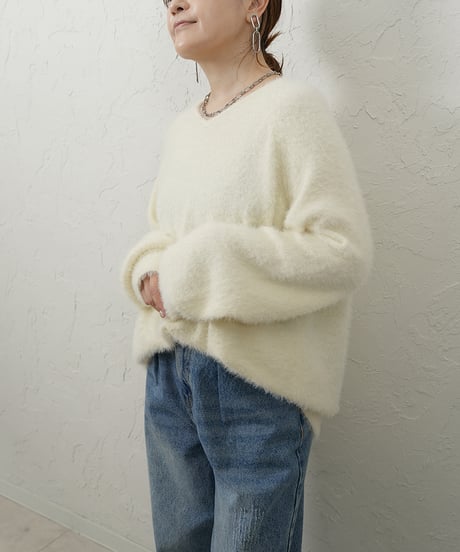 【ROSIEE】　ご予約 数量限定　バックロゴ刺繍シャギーニット