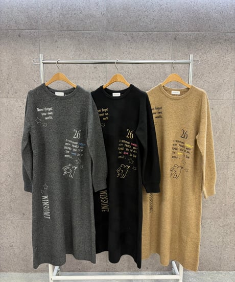 【ROSIEE】　ご予約 数量限定レタリング刺繍Knitワンピース