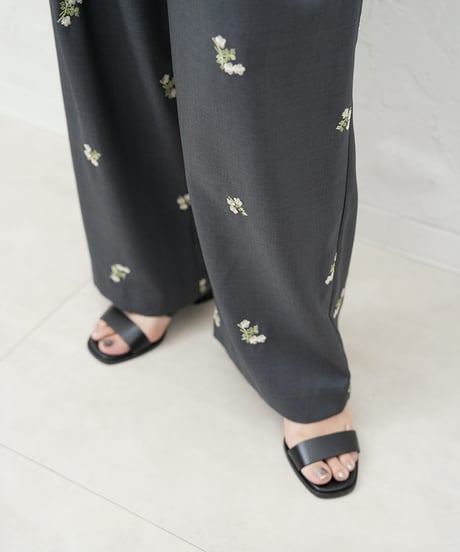 Tiny floral pants【ラスト2点】
