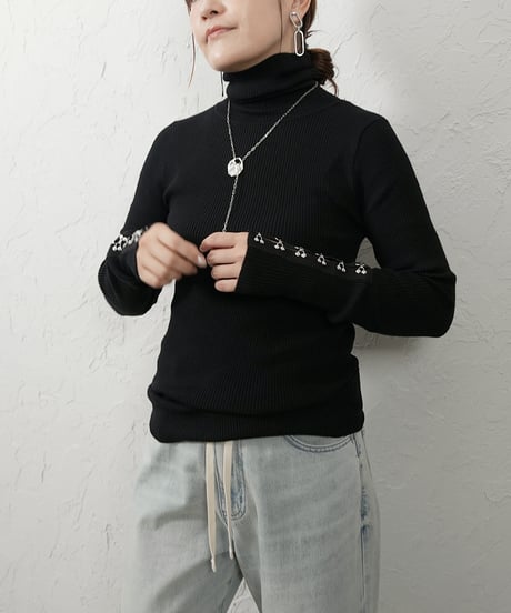 Hook Detailed Rib Turtleneck 【ラスト1点】