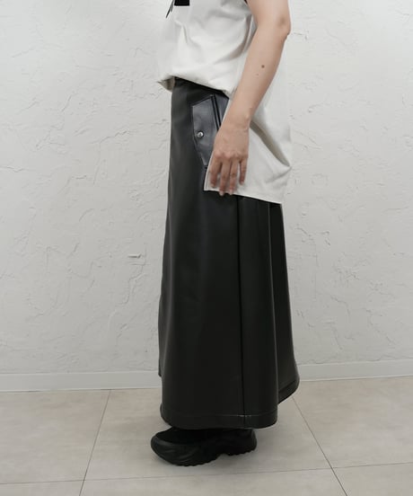 Strech eco leather　skirt