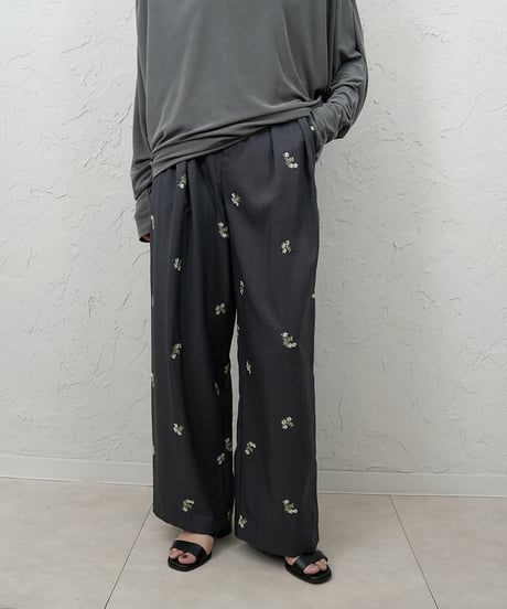 Tiny floral pants【ラスト2点】