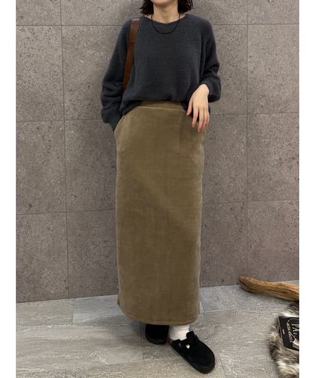 【ROSIEE】　ご予約 数量限定　バックロゴ刺繍シャギーニット