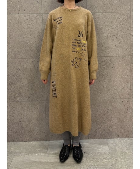 【ROSIEE】　ご予約 数量限定レタリング刺繍Knitワンピース