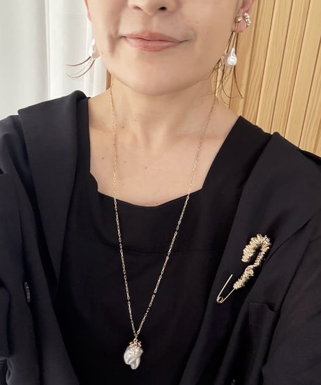 【Sead's Mara】　ご予約  Floating baroque pearl pierce