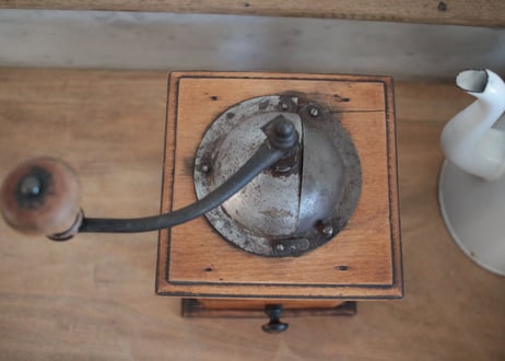 Coffee Mill 木製のコーヒーミル