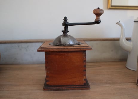 Coffee Mill 木製のコーヒーミル