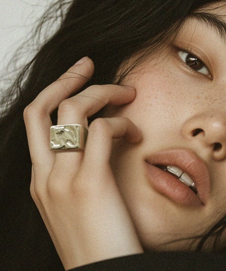 Liquid signet ring