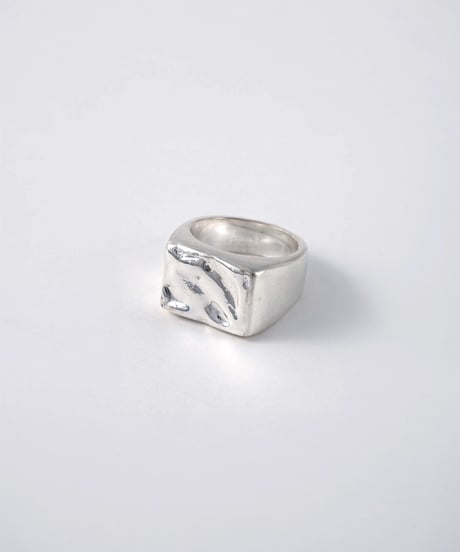 Liquid signet ring