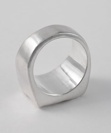 Liquid signet ring
