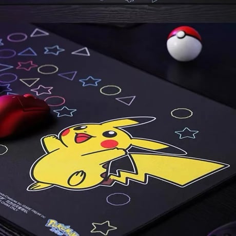【箱潰れの場合がございます】 CHERRY XTRFY × ポケモン ピカチュウ＆メタモン デスクマット 900×400mm