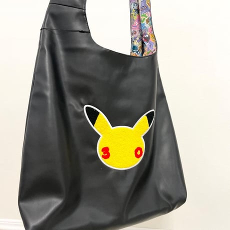 中国限定 ポケモン30周年 「What's Your Favorite?」 リバーシブル ショルダーバッグ｜ピカチュウ＆ポケモン総柄