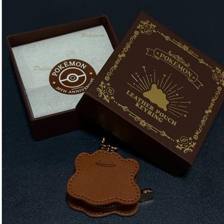 韓国ポケモングッズ 「ピカチュウの秋のお出かけ」 ポケモン古風商店「ETERNAL ANTIQUE METAL」 ミニポーチキーリング 【メタモン】