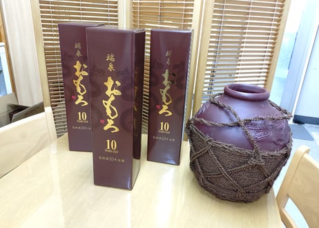 3升＿おもろ10年1,800ml ×3本(43度/十年古酒/1,800ml×3本)瑞泉が誇る「おもろ」シリーズの10年古酒