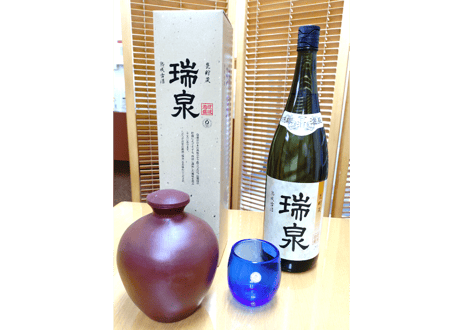 1升＿瑞泉甕貯蔵古酒1,800ml (43度/3年古酒/1,800ml)　瑞泉が誇る本格カメ貯蔵による熟成古酒