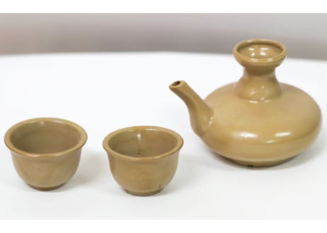 超特価セール品＜セット品アウトレット＞陶器徳利カラカラ（茶クリーム）1個、おちょこ（茶クリーム）2個のセット