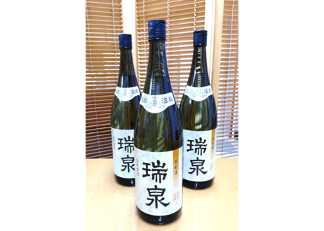 （漏れなし塾生用）名品黒壺3升耳付甕カメ≪レーザー加工付、付属品セット≫（縄なし）黒光りした甕かめが堂々とした存在感！沖縄の土で作る本場泡盛古酒＿ウィスキー、焼酎などの蒸留酒を熟成