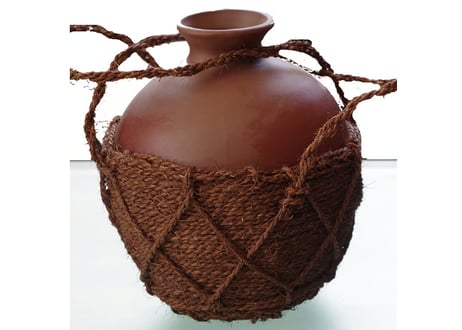 かわいい繩巻0.5升（5合）甕壺！沖縄の土で作る本場泡盛古酒（ウィスキー、焼酎などの蒸留酒を熟成）が出来る