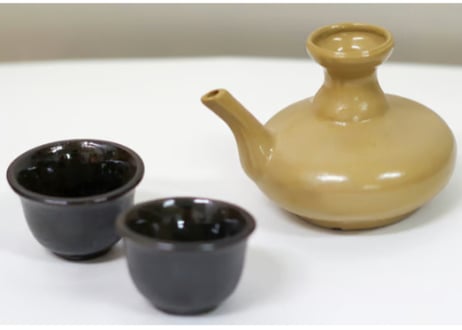 超特価セール品＜セット品アウトレット＞陶器徳利カラカラ（首緑ブルー、胴白）1個、おちょこ（茶クリーム）2個のセット