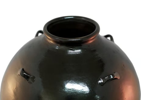 漏れなし塾生用（止水テスト済み）名品黒壺5升耳付甕カメ≪レーザー加工付、付属品セット≫（縄なし）黒光りした甕かめが堂々とした存在感！沖縄の土で作る本場泡盛古酒（ウィスキー、焼酎などの蒸留酒を熟成）